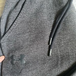 Men’s dark heather gray Under Armour joggers